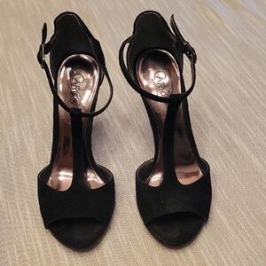 Carlos Santana Black T-Strap Suede Heels with Medium Heel